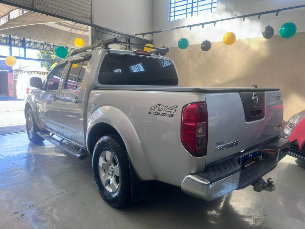 NISSAN Frontier - Foto