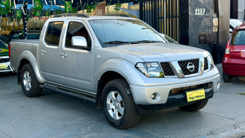 NISSAN Frontier - Foto
