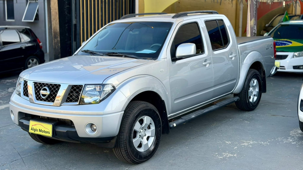 NISSAN Frontier - Foto