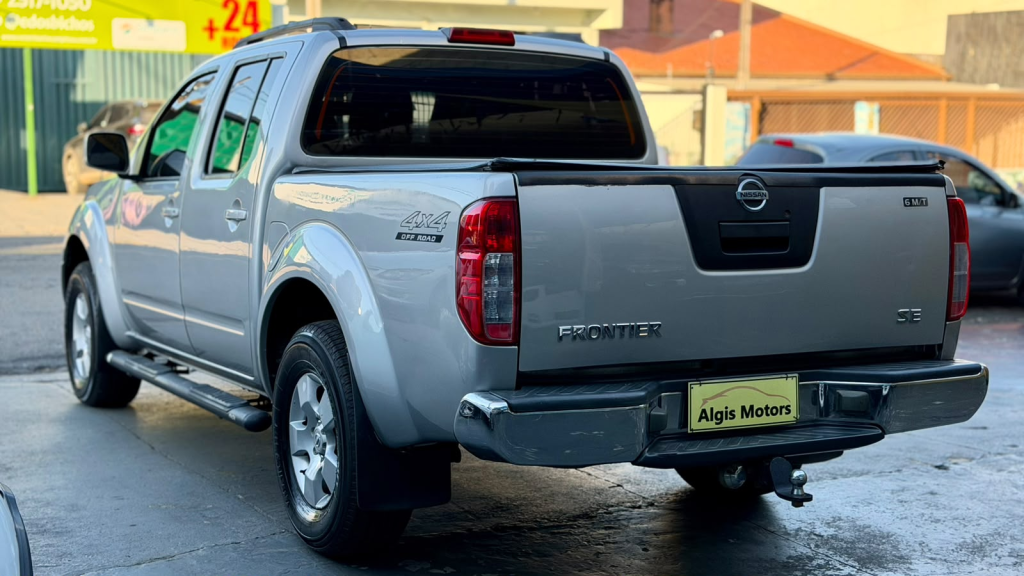 NISSAN Frontier - Foto