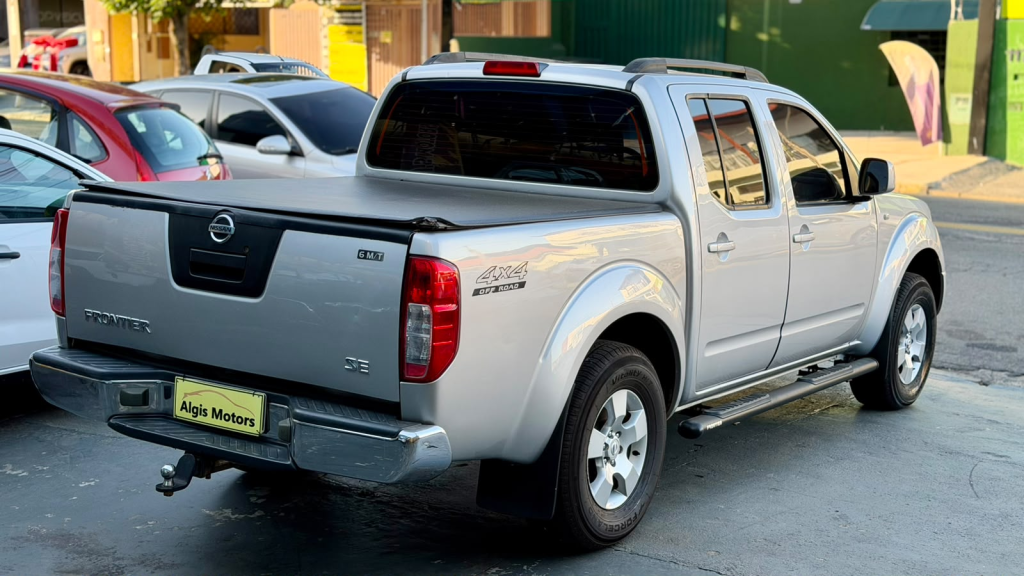 NISSAN Frontier - Foto