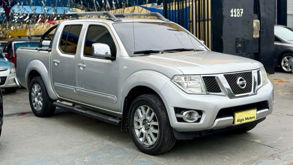 NISSAN Frontier - Foto