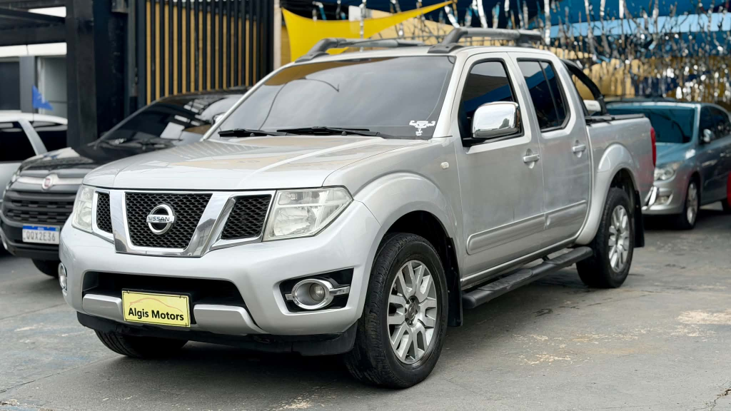 NISSAN Frontier - Foto