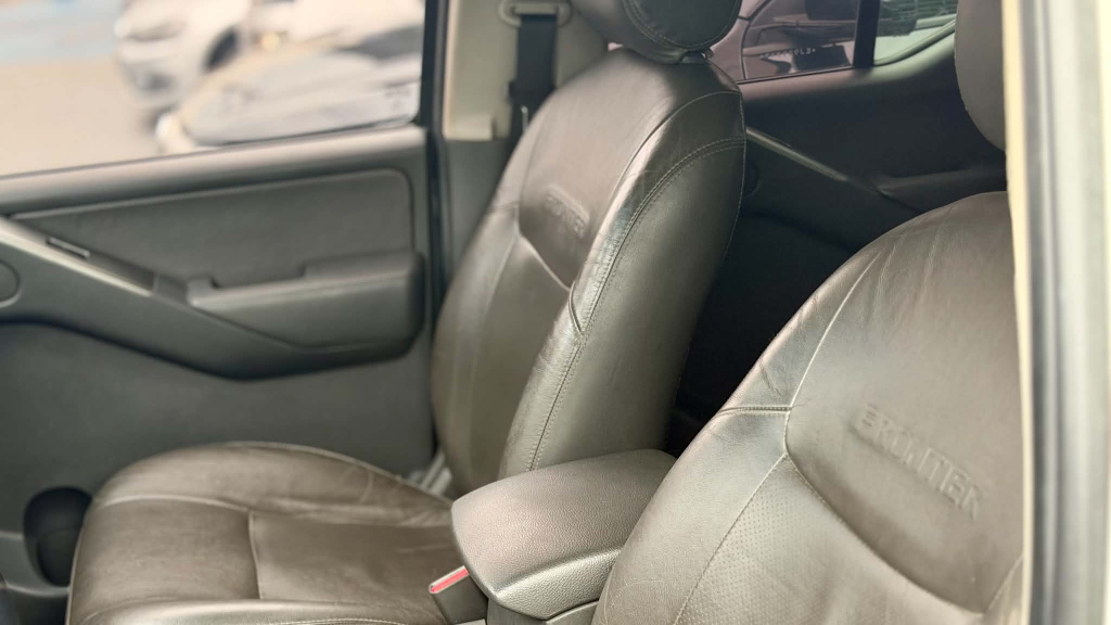 NISSAN Frontier - Foto