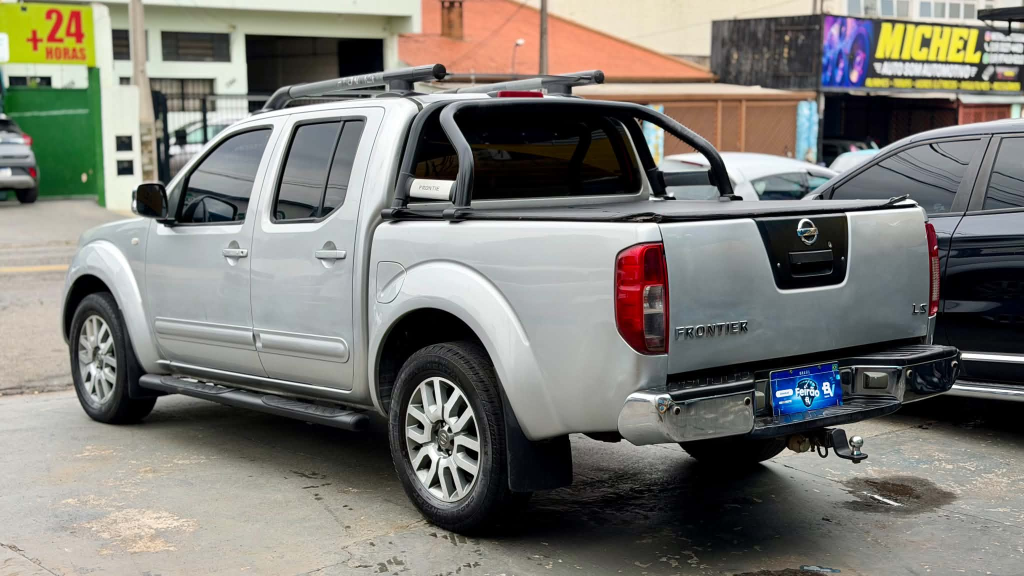 NISSAN Frontier - Foto