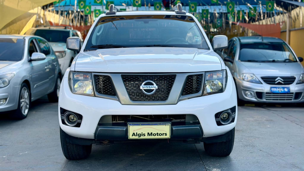 NISSAN Frontier - Foto