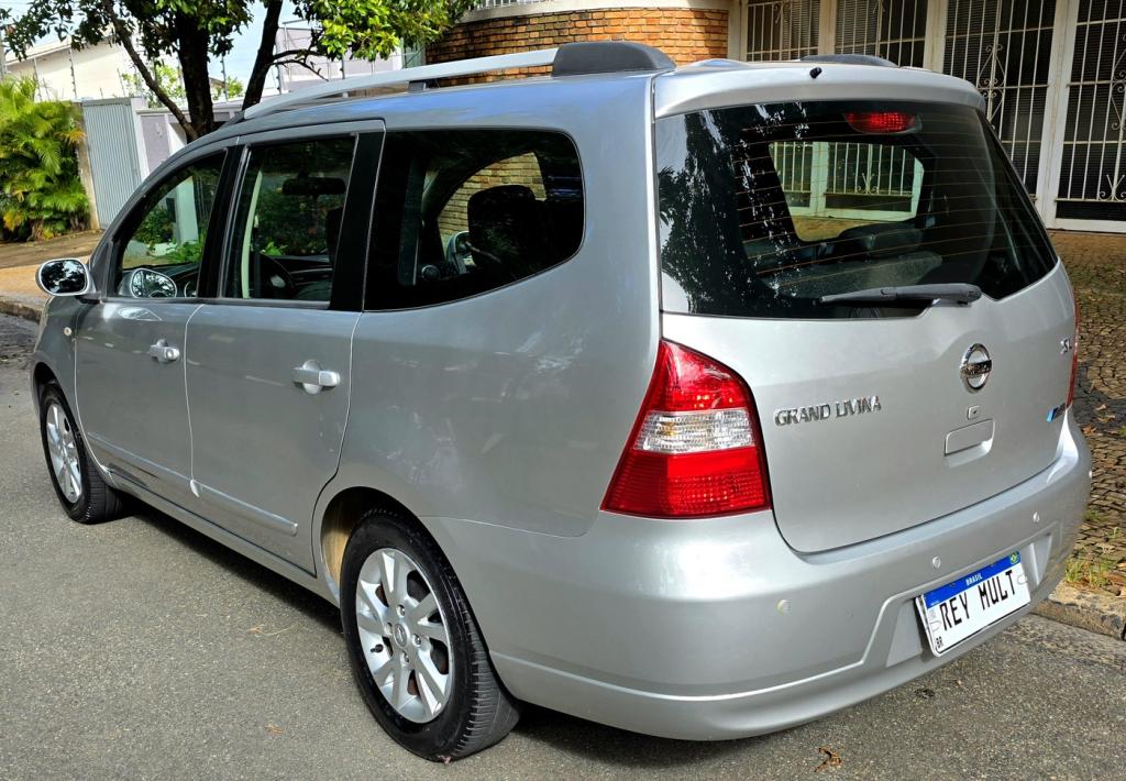 NISSAN Grand Livina - Foto