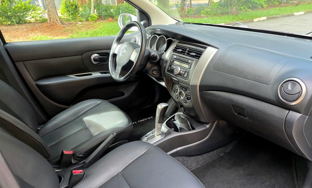 NISSAN Grand Livina - Foto