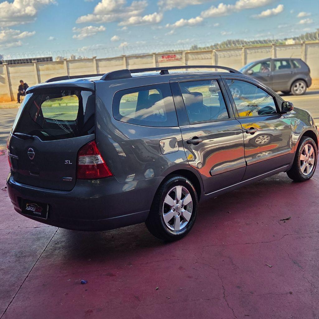 NISSAN Grand Livina - Foto