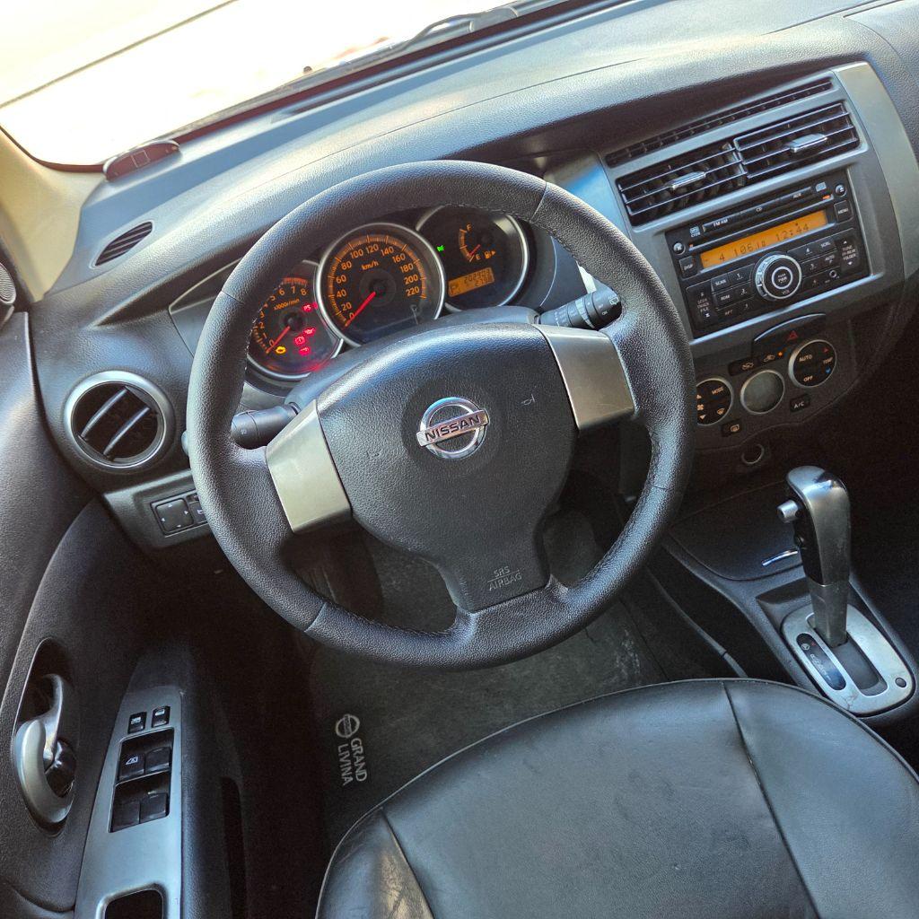 NISSAN Grand Livina - Foto