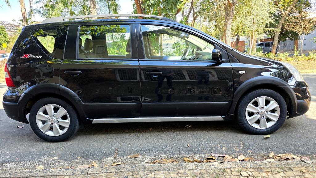 NISSAN Livina - Foto