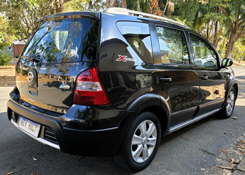 NISSAN Livina - Foto