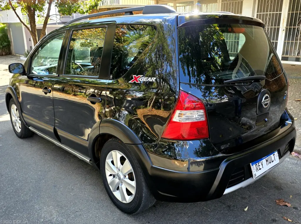 NISSAN Livina - Foto