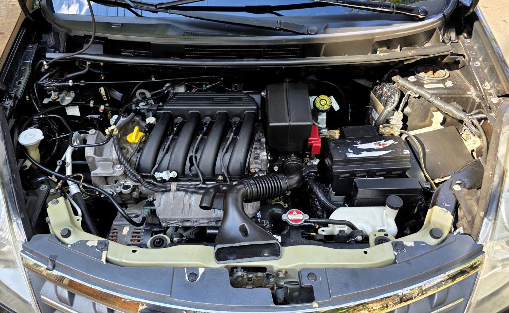 NISSAN Livina - Foto