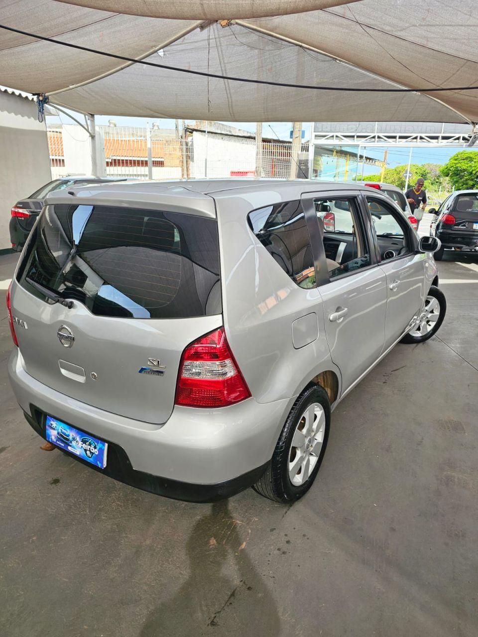 NISSAN Livina - Foto