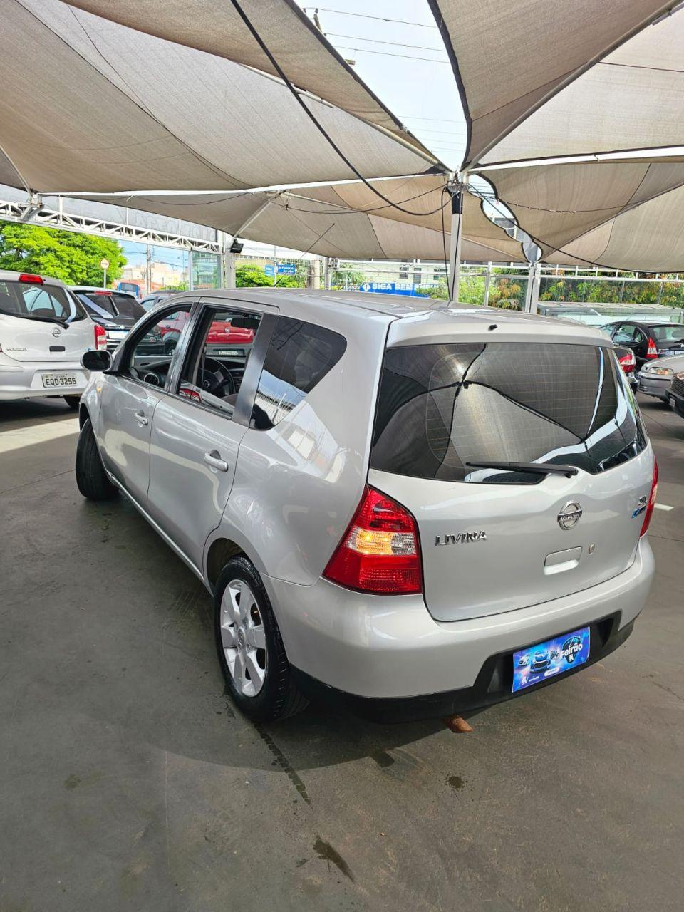 NISSAN Livina - Foto