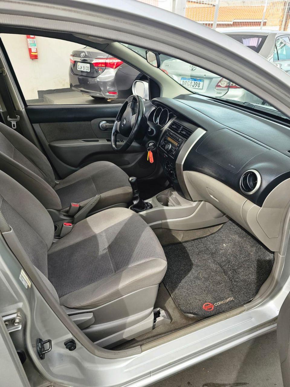 NISSAN Livina - Foto