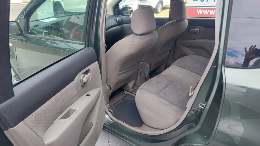 NISSAN Livina - Foto