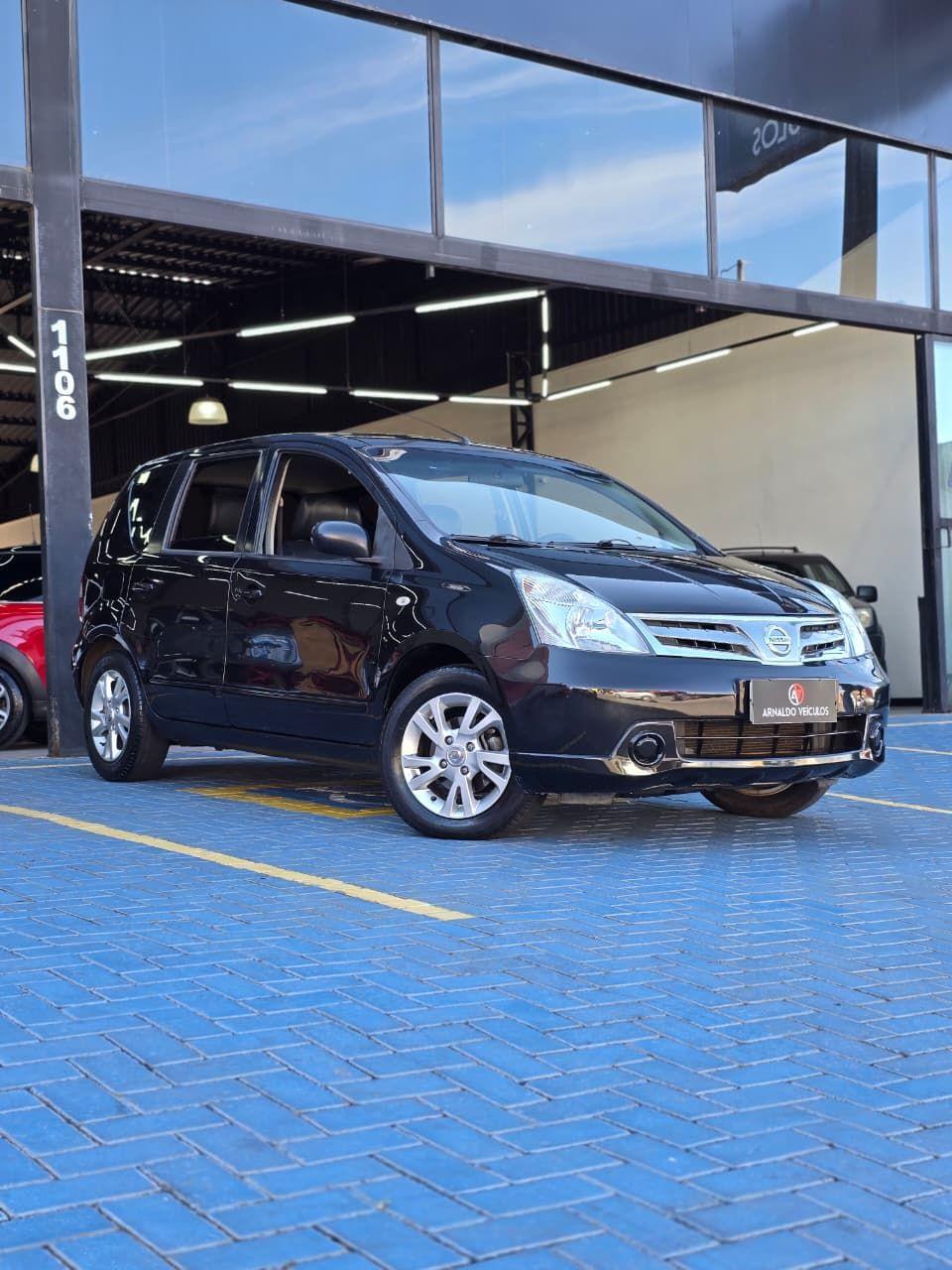 NISSAN Livina - Foto