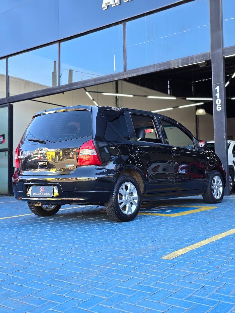 NISSAN Livina - Foto