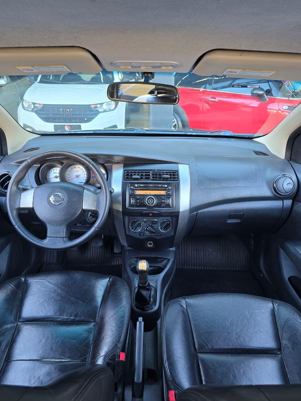 NISSAN Livina - Foto