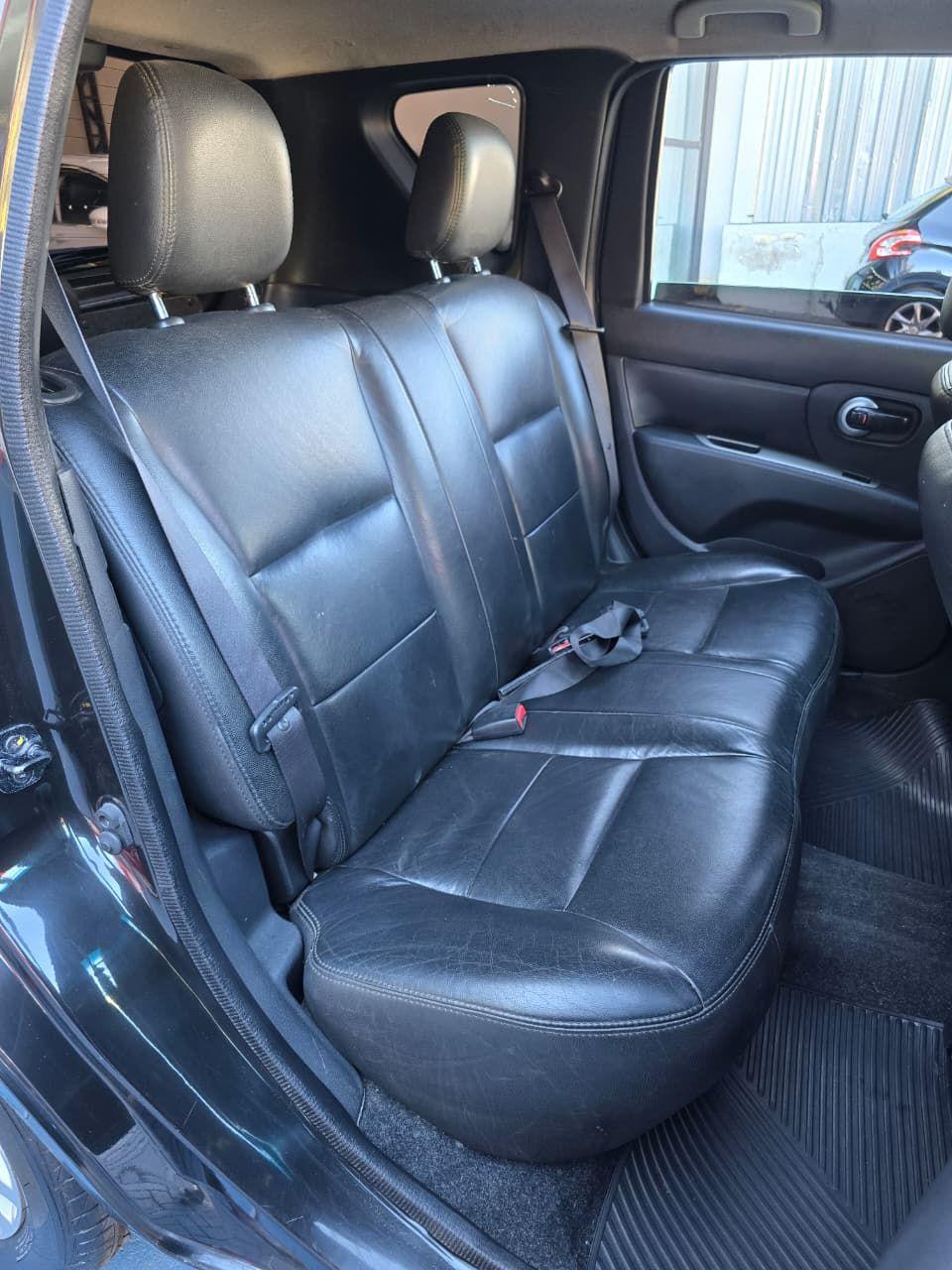 NISSAN Livina - Foto