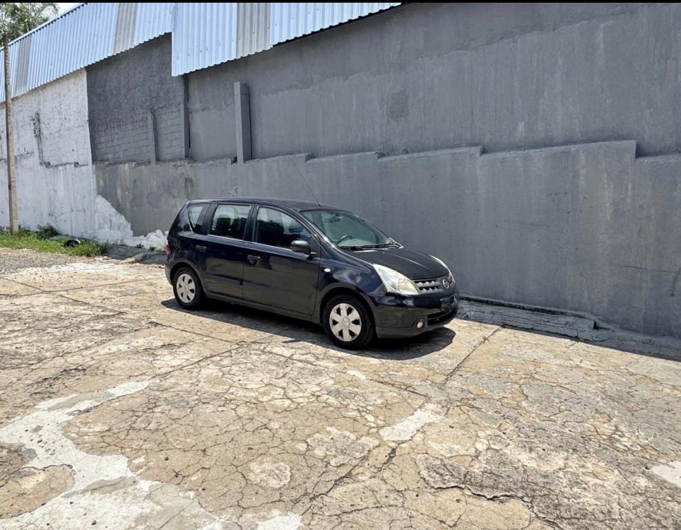 NISSAN Livina