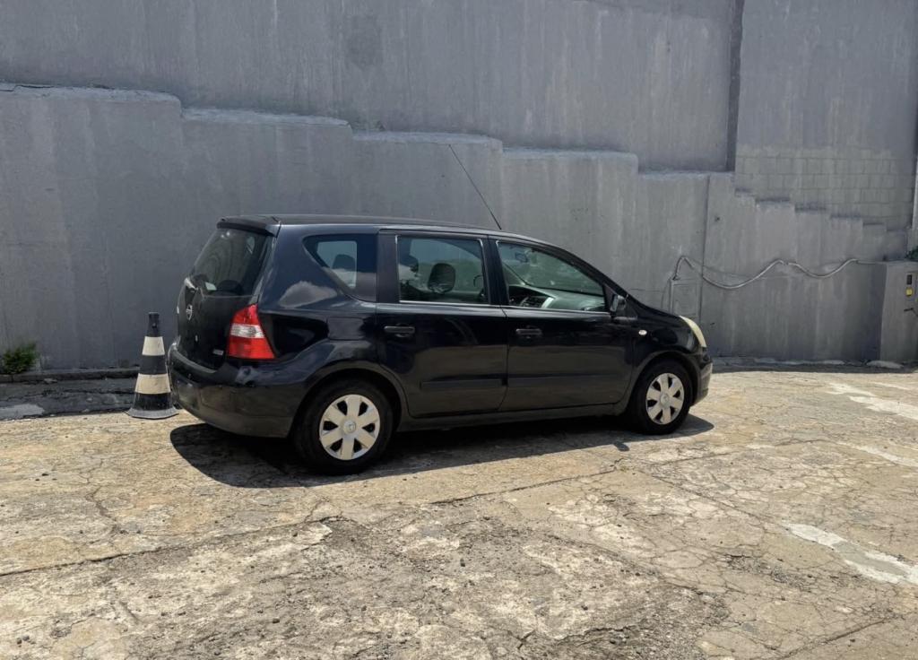NISSAN Livina - Foto