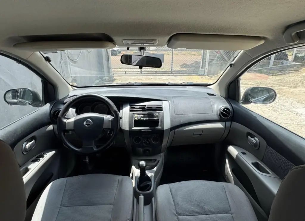 NISSAN Livina - Foto