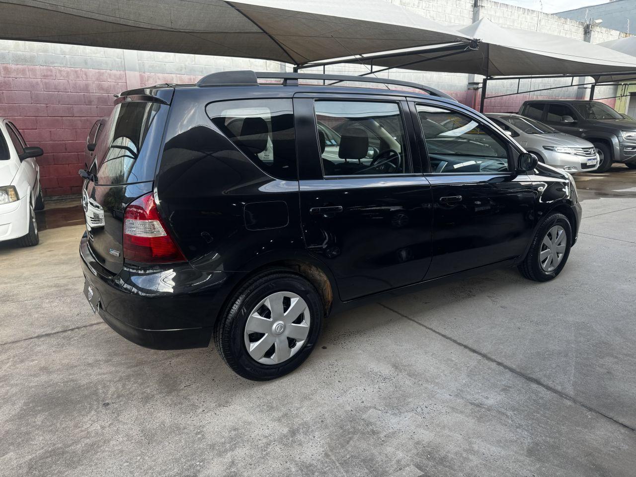 NISSAN Livina - Foto