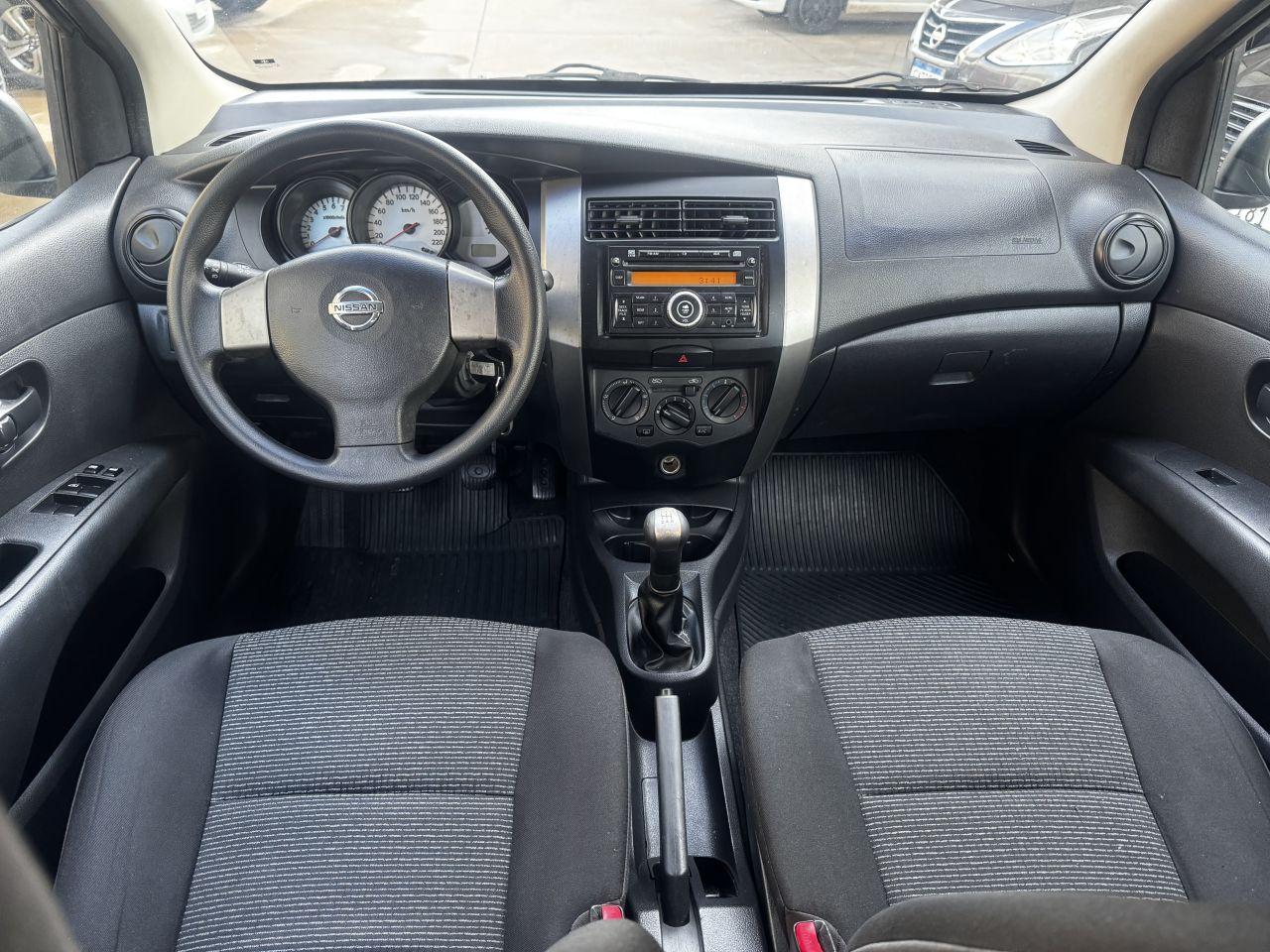 NISSAN Livina - Foto