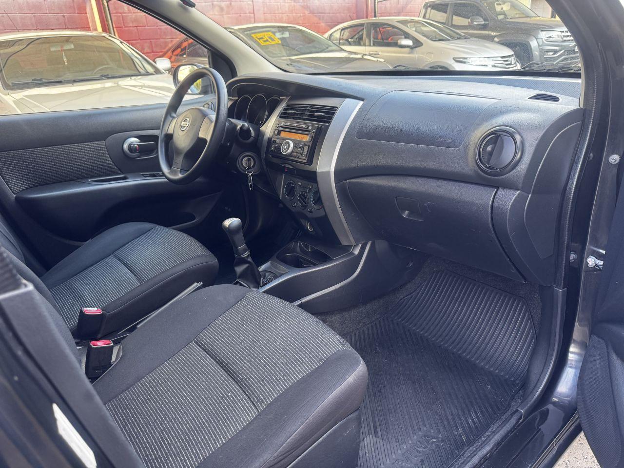 NISSAN Livina - Foto