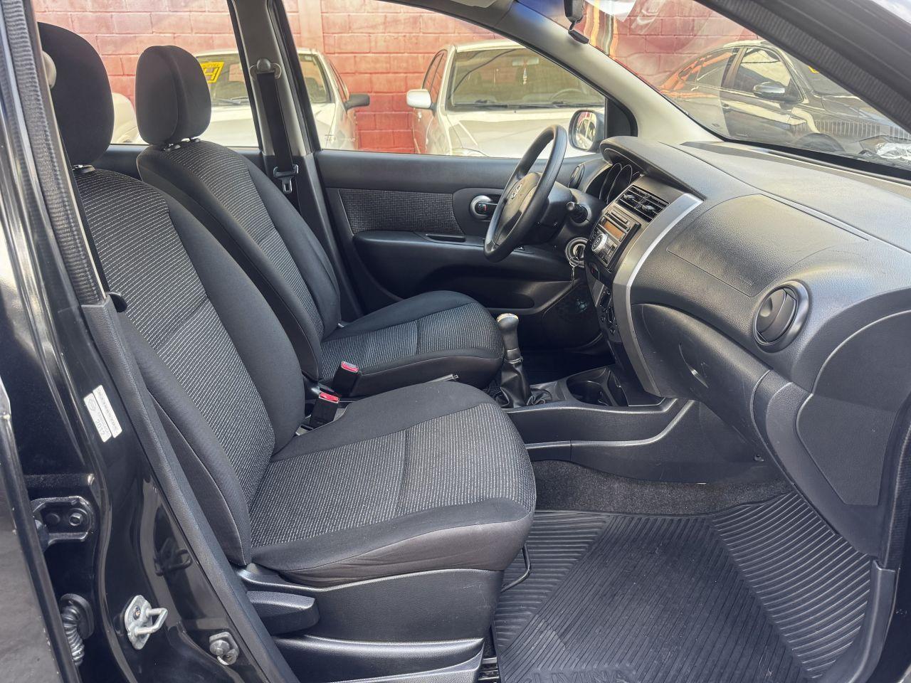 NISSAN Livina - Foto