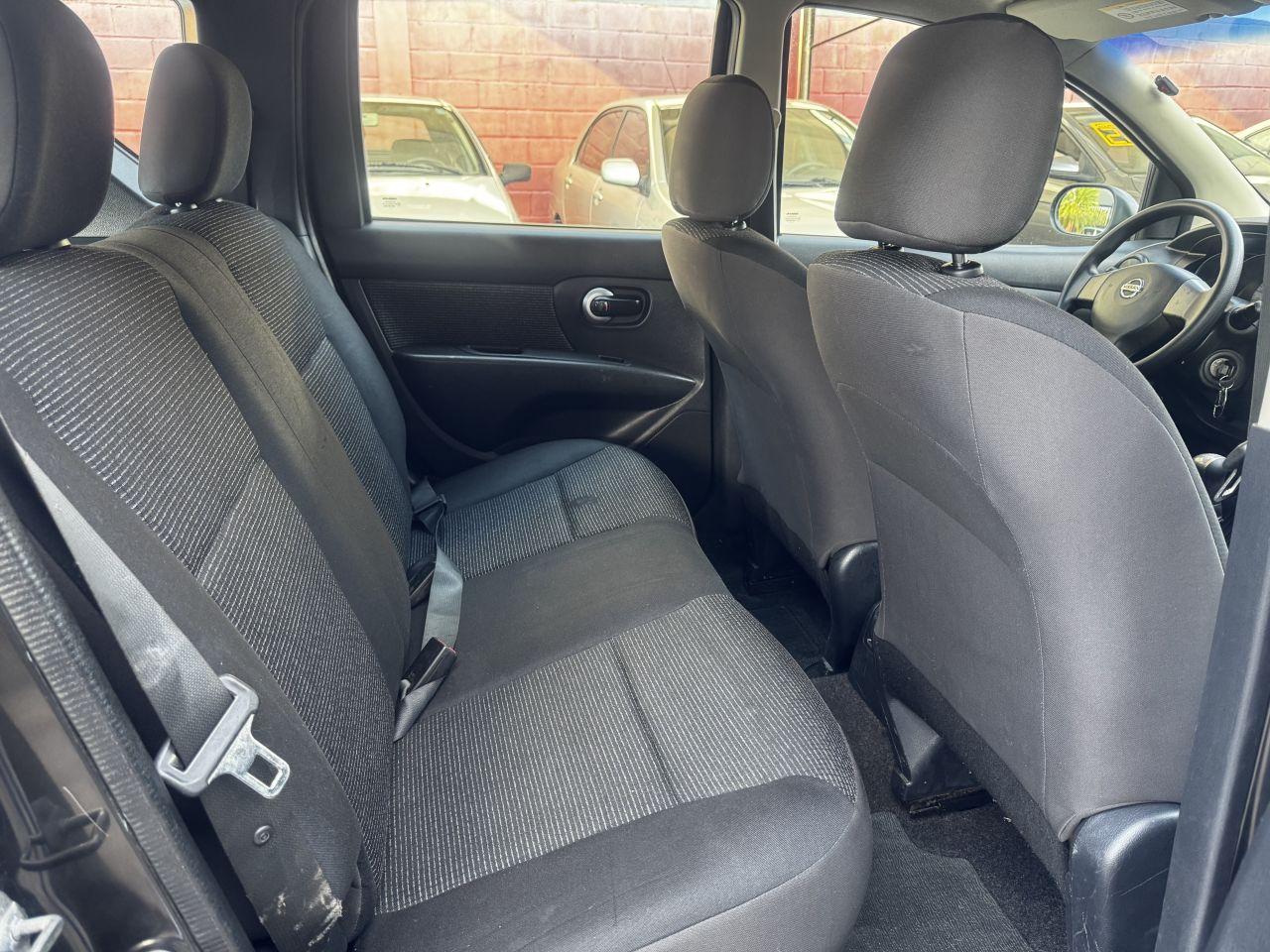 NISSAN Livina - Foto