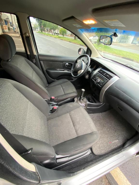 NISSAN Livina - Foto