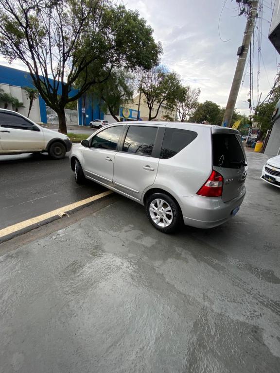 NISSAN Livina - Foto