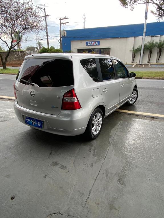 NISSAN Livina - Foto