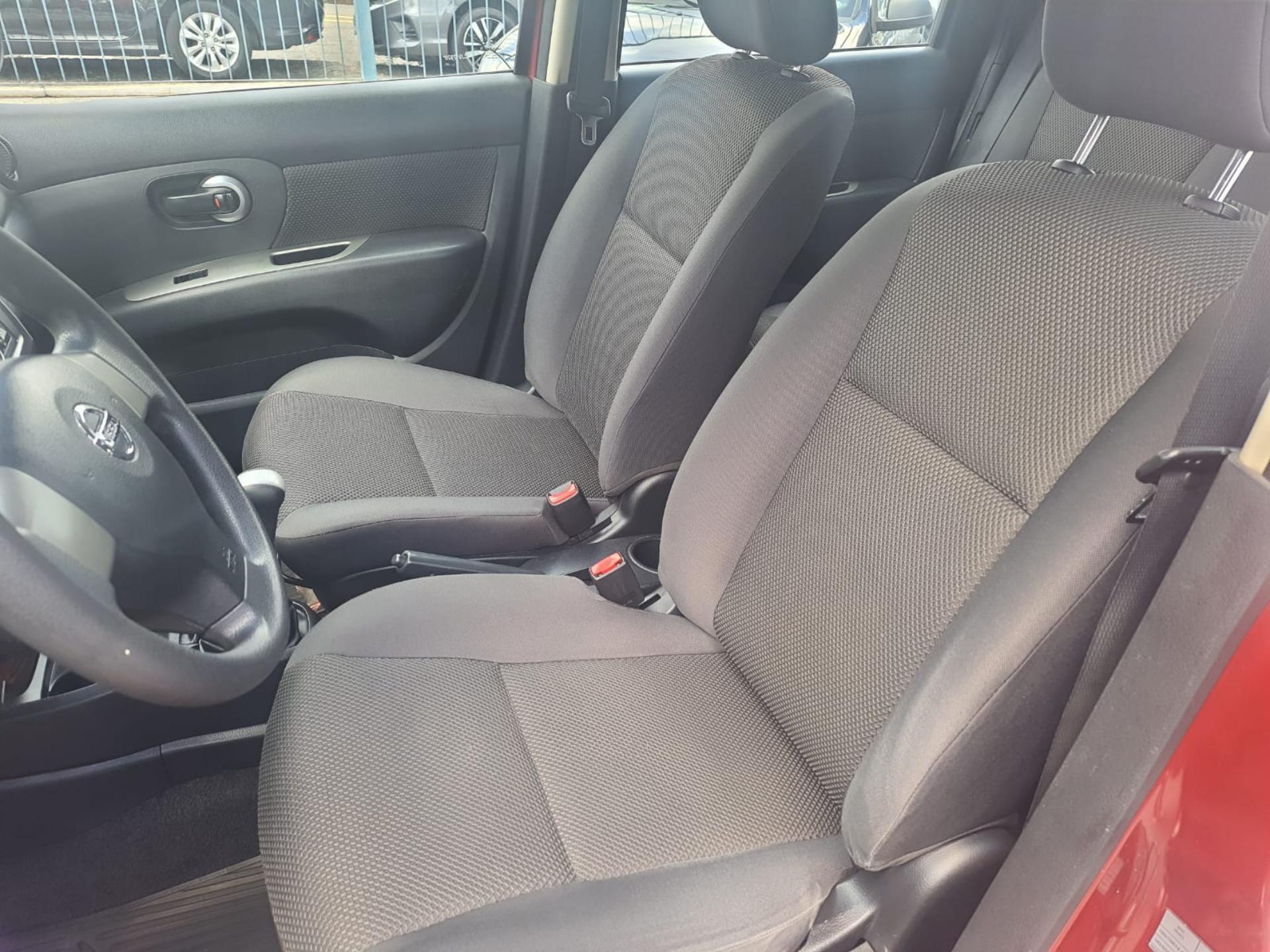 NISSAN Livina - Foto
