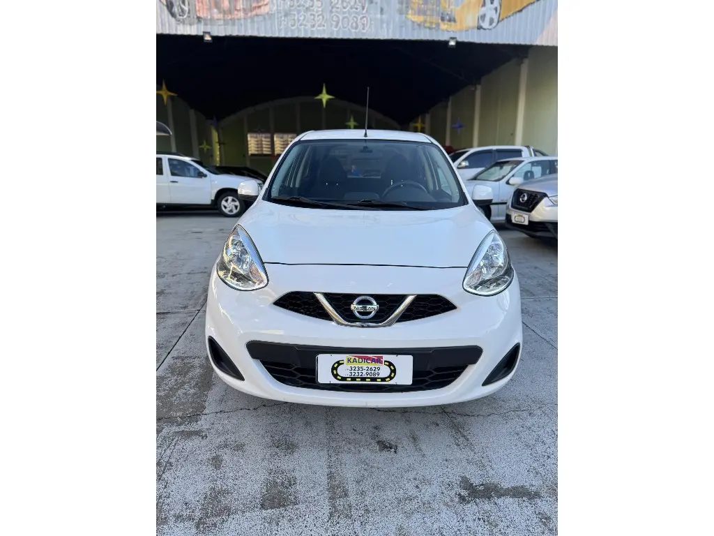 NISSAN March - Foto