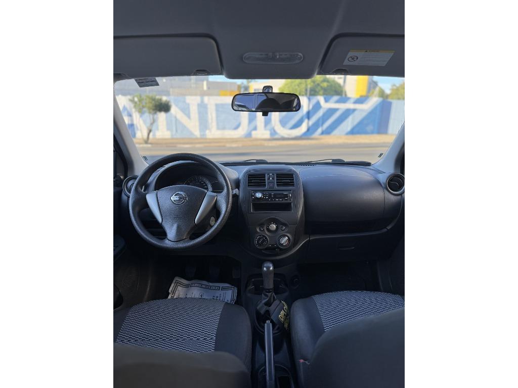 NISSAN March - Foto