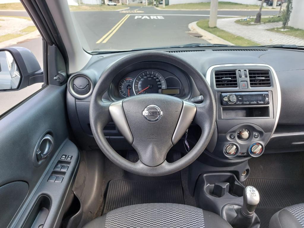 NISSAN March - Foto