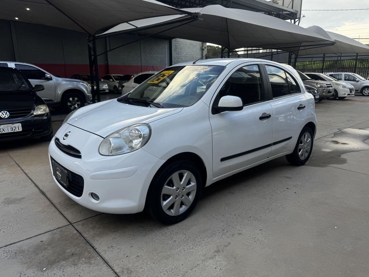 NISSAN March - Foto