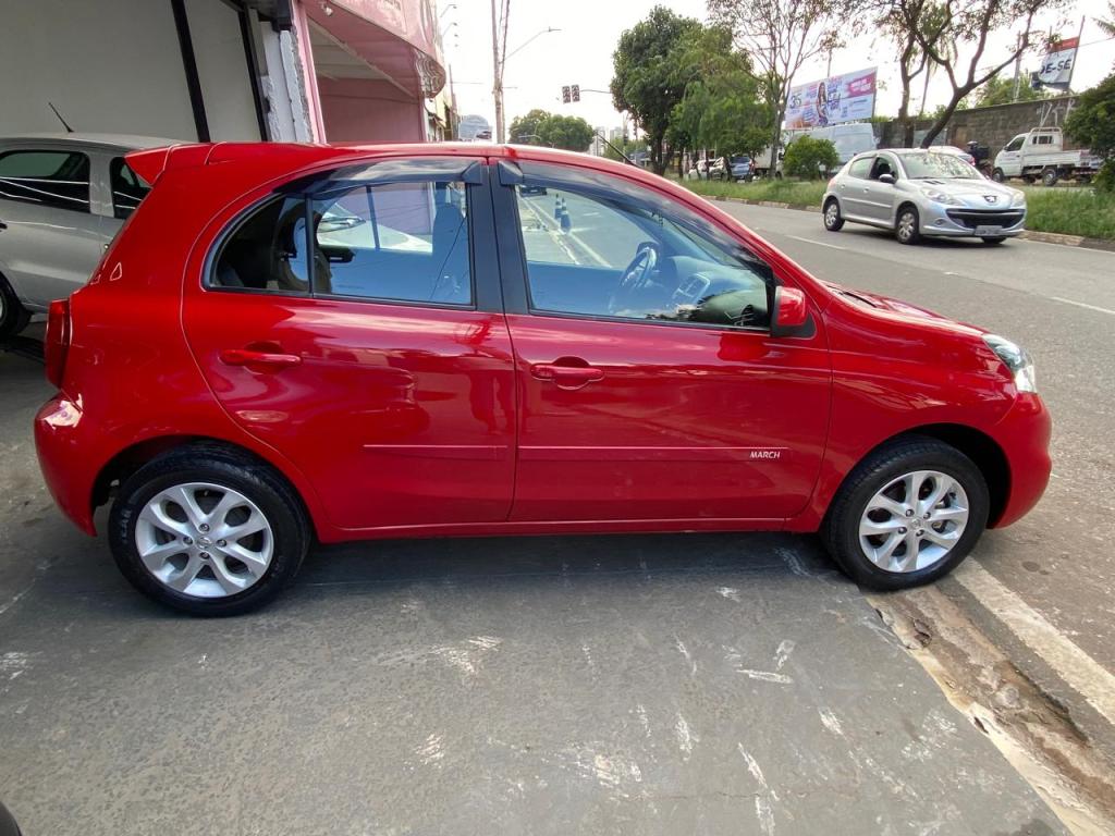 NISSAN March - Foto