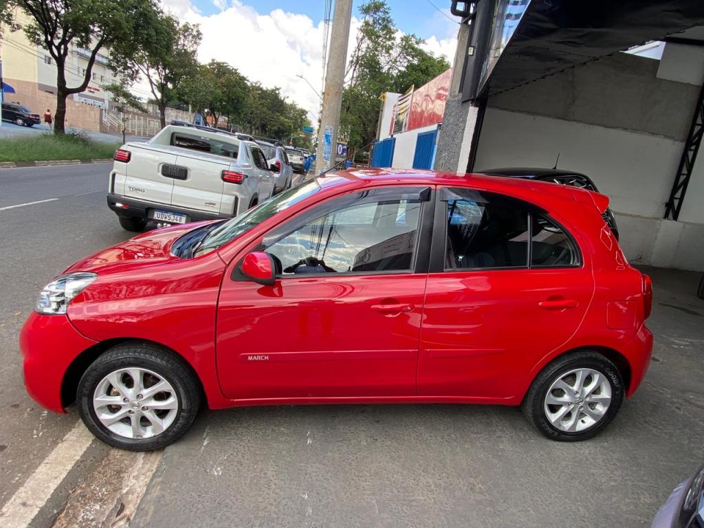 NISSAN March - Foto