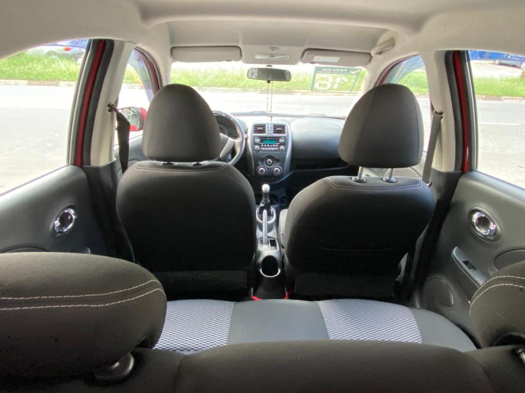 NISSAN March - Foto