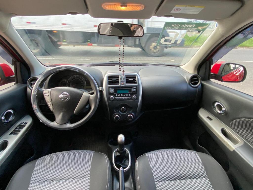 NISSAN March - Foto