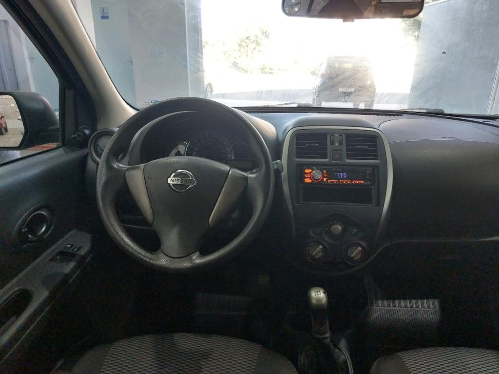NISSAN March - Foto