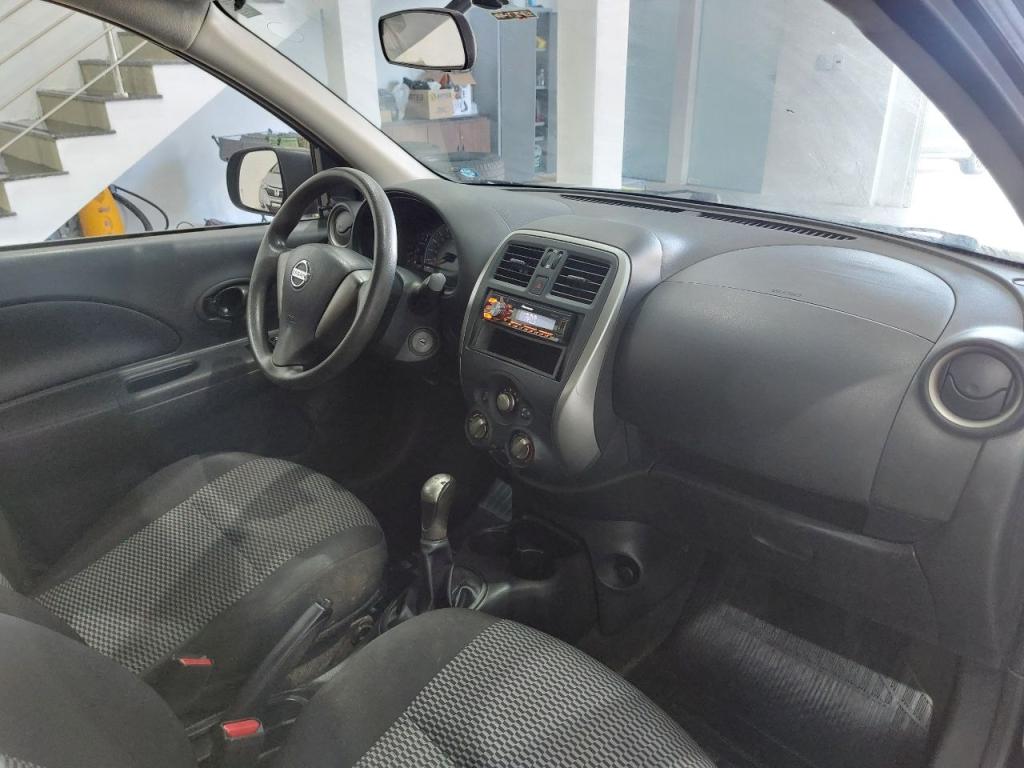NISSAN March - Foto