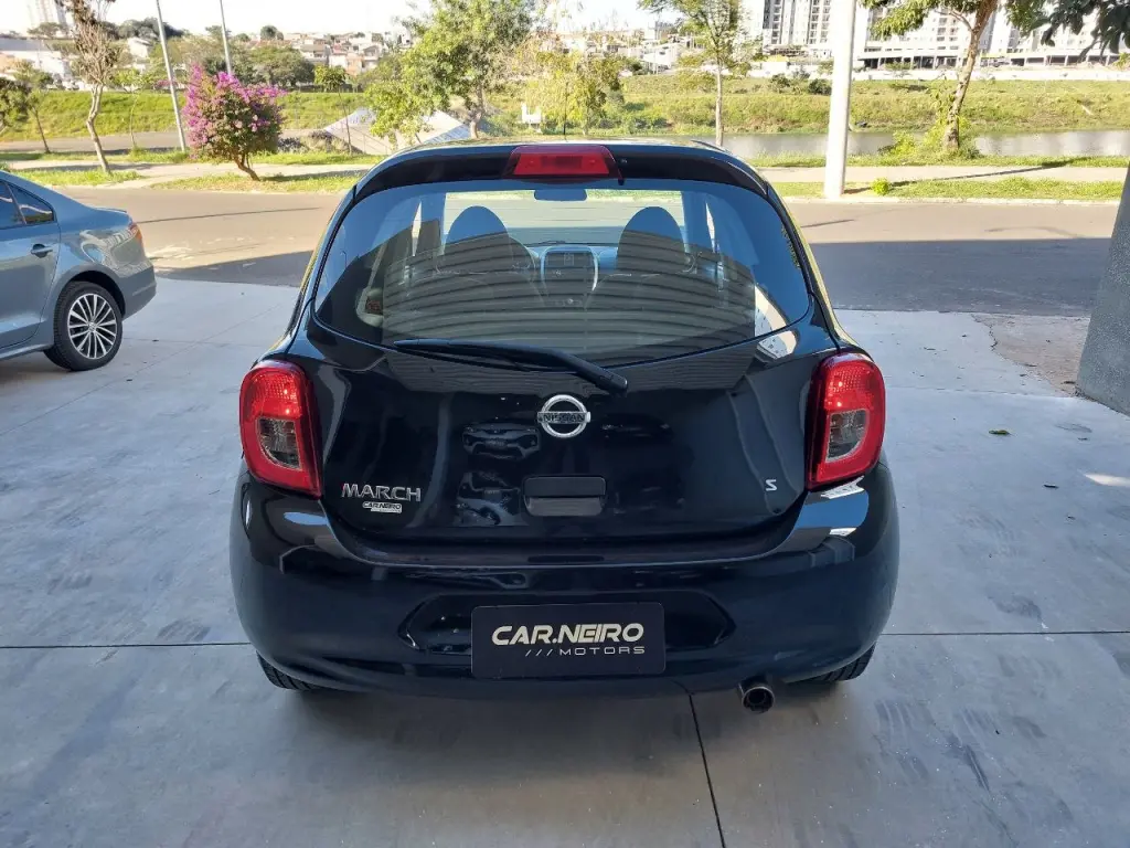 NISSAN March - Foto