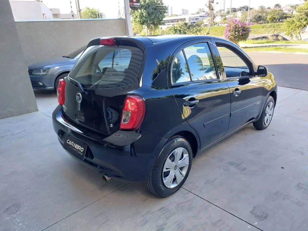 NISSAN March - Foto
